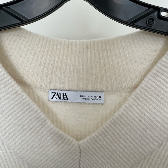 Zara Knit V-Neck Sweater and Joggers Matching Set - Picture 4 of 5